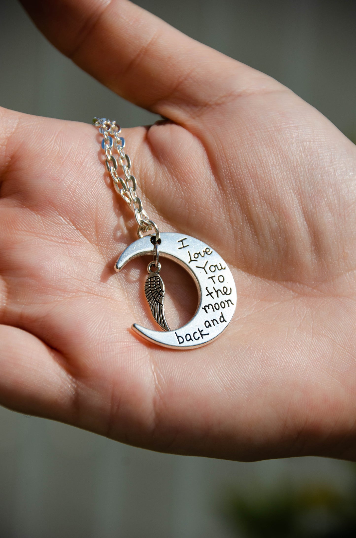 Medalion To the Moon and Back