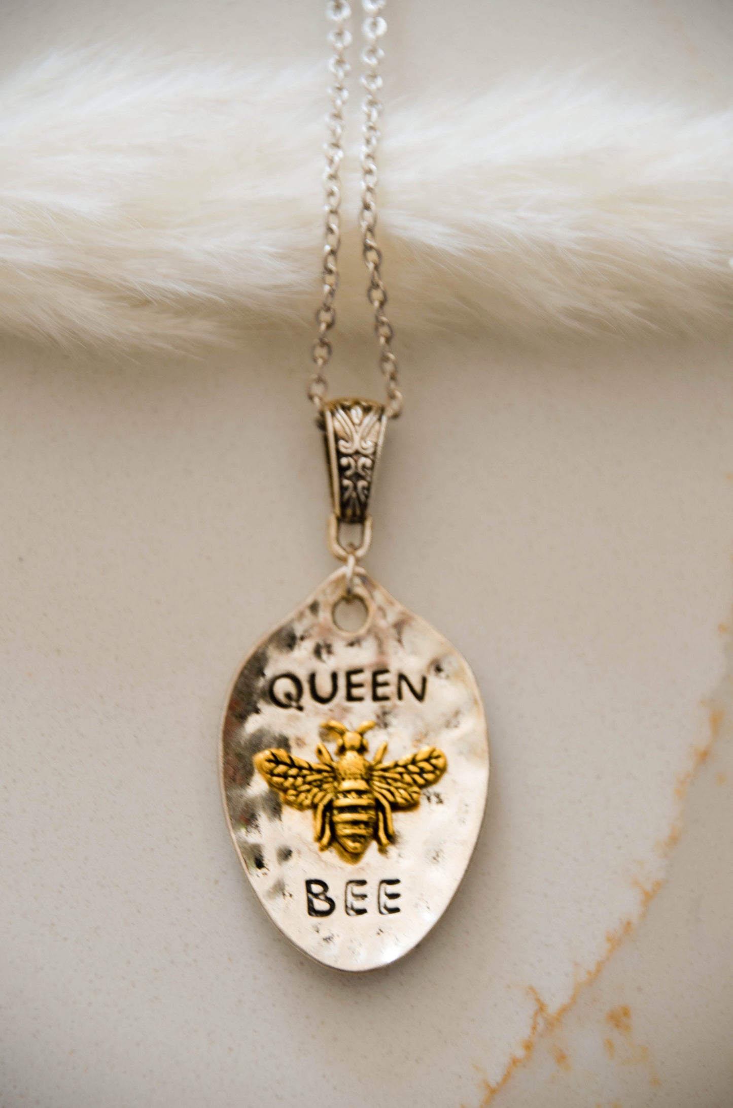 Colier Queen Bee